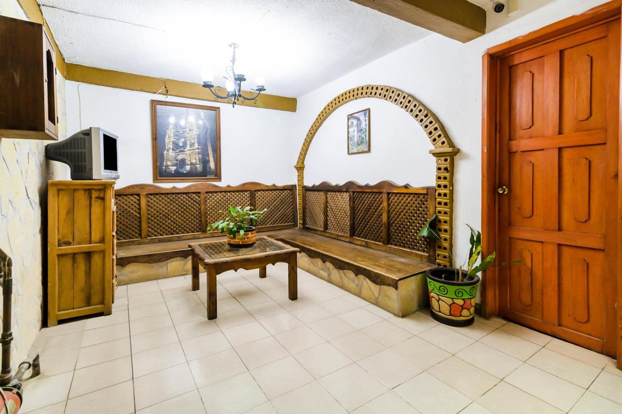 Oyo Hotel La Luna, Templo De Santo Domingo De Guzman San Cristobal de las Casas Luaran gambar