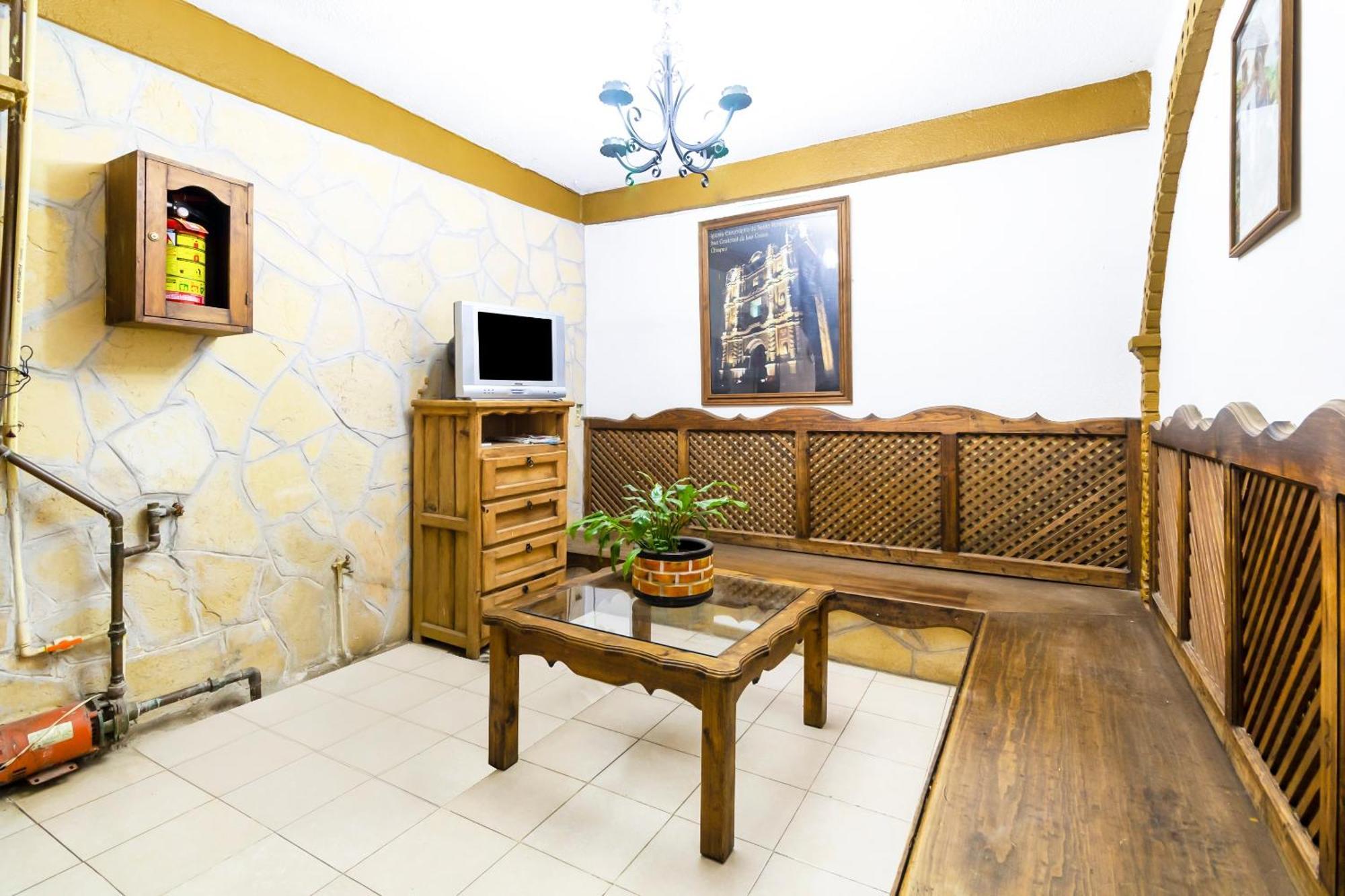 Oyo Hotel La Luna, Templo De Santo Domingo De Guzman San Cristobal de las Casas Luaran gambar